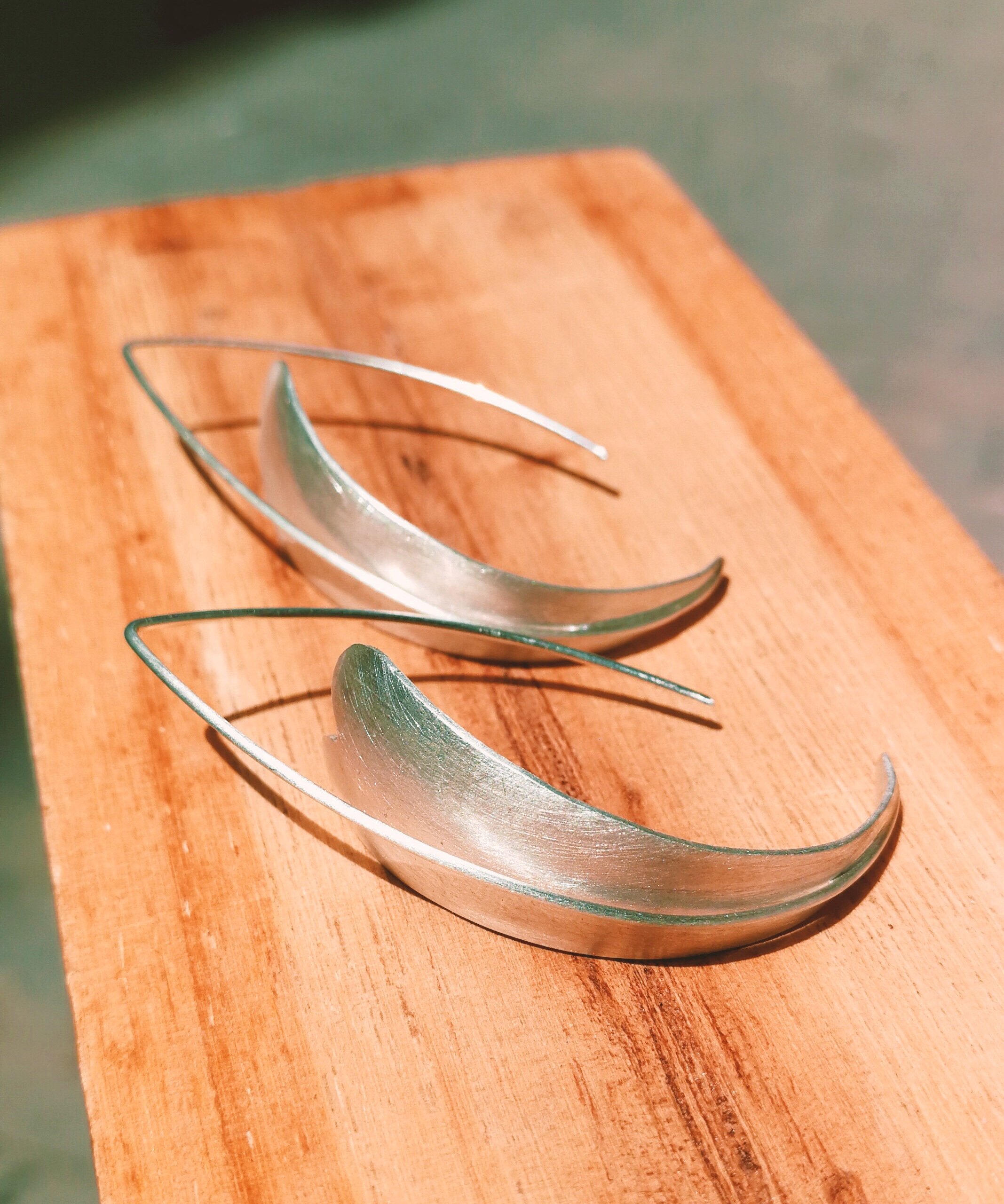 AtelierBcnJoiaShop silver drop leaf earrings
